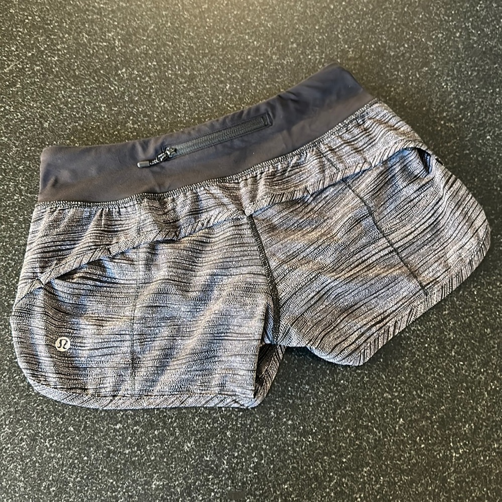Lululemon Speed Up Low Rise Lined Shorts 2.5" inseam